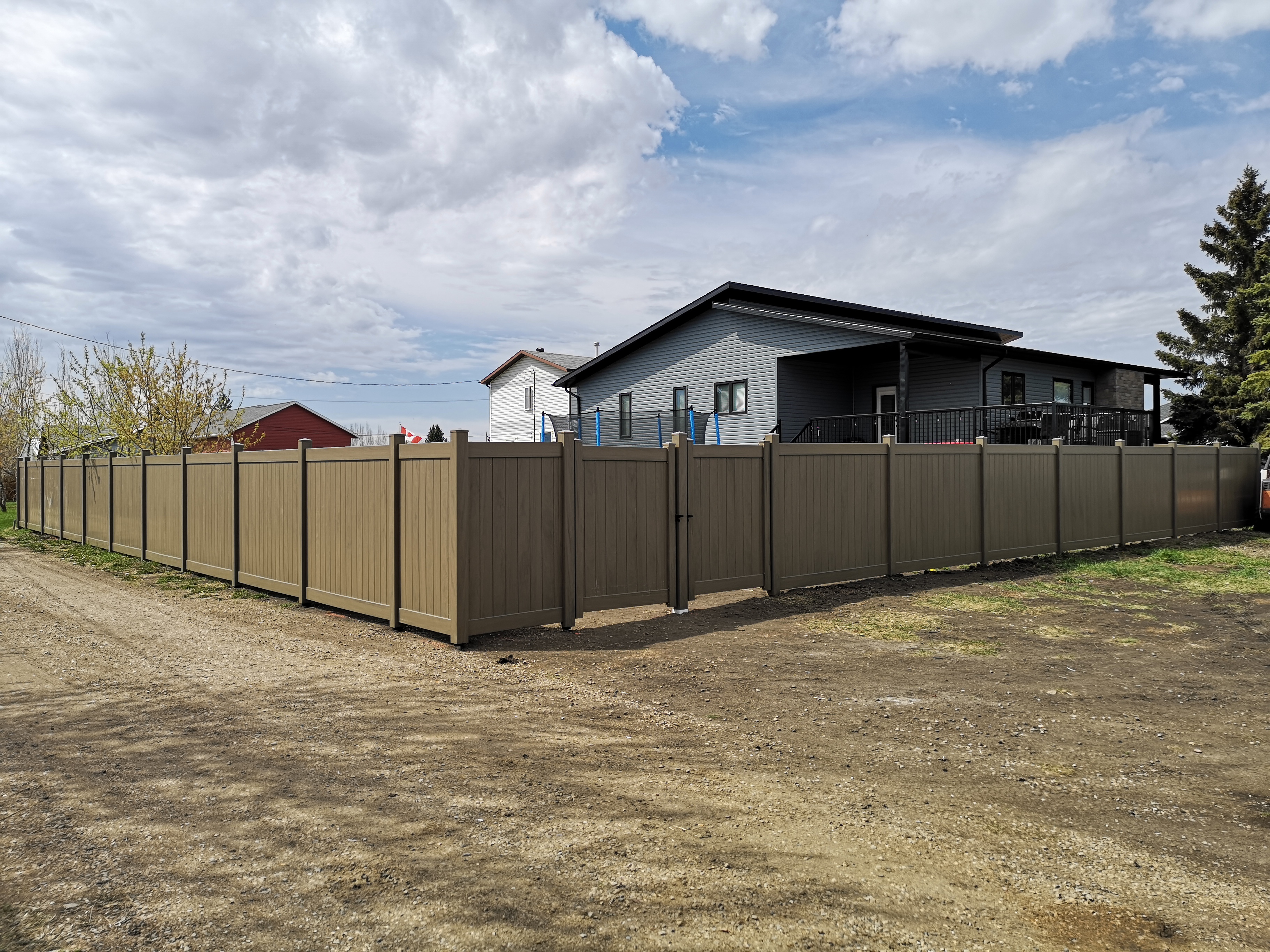 A ranch style fence installation