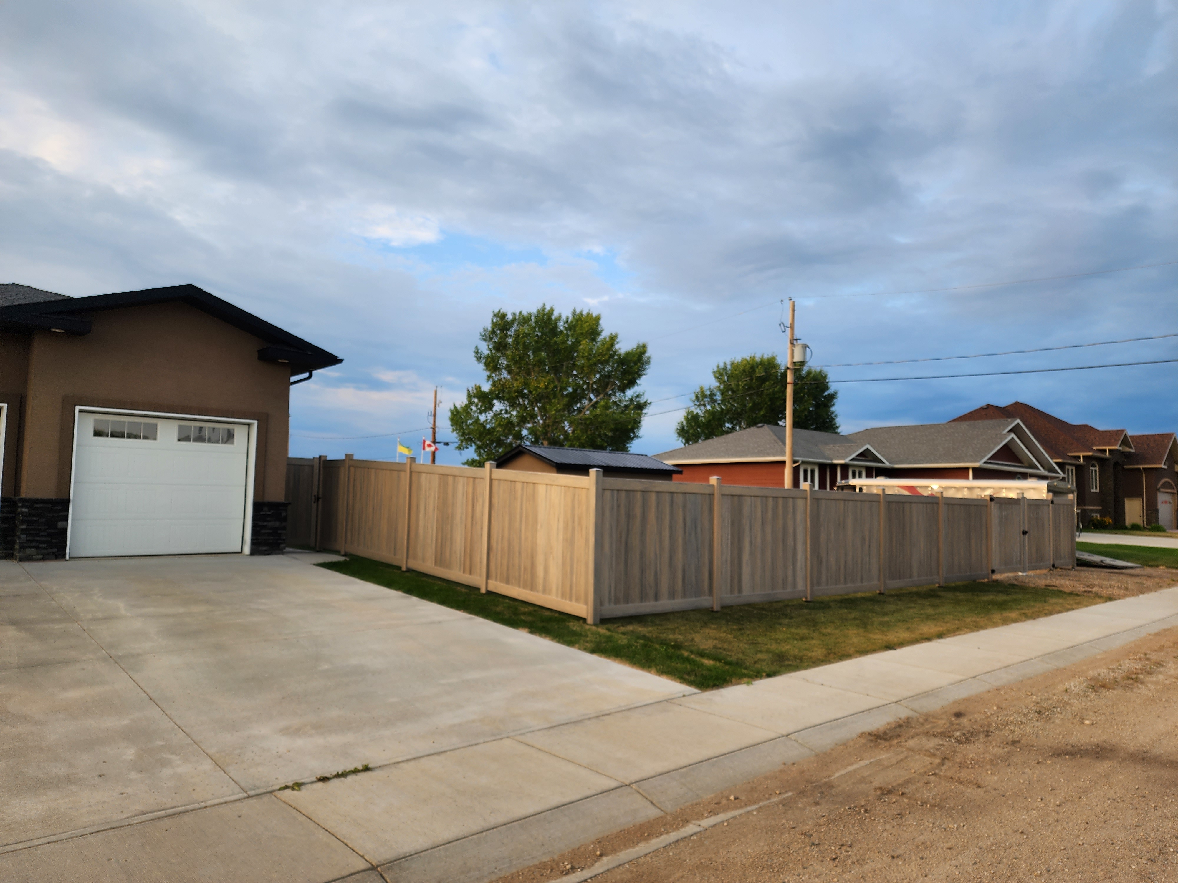 A ranch style fence installation