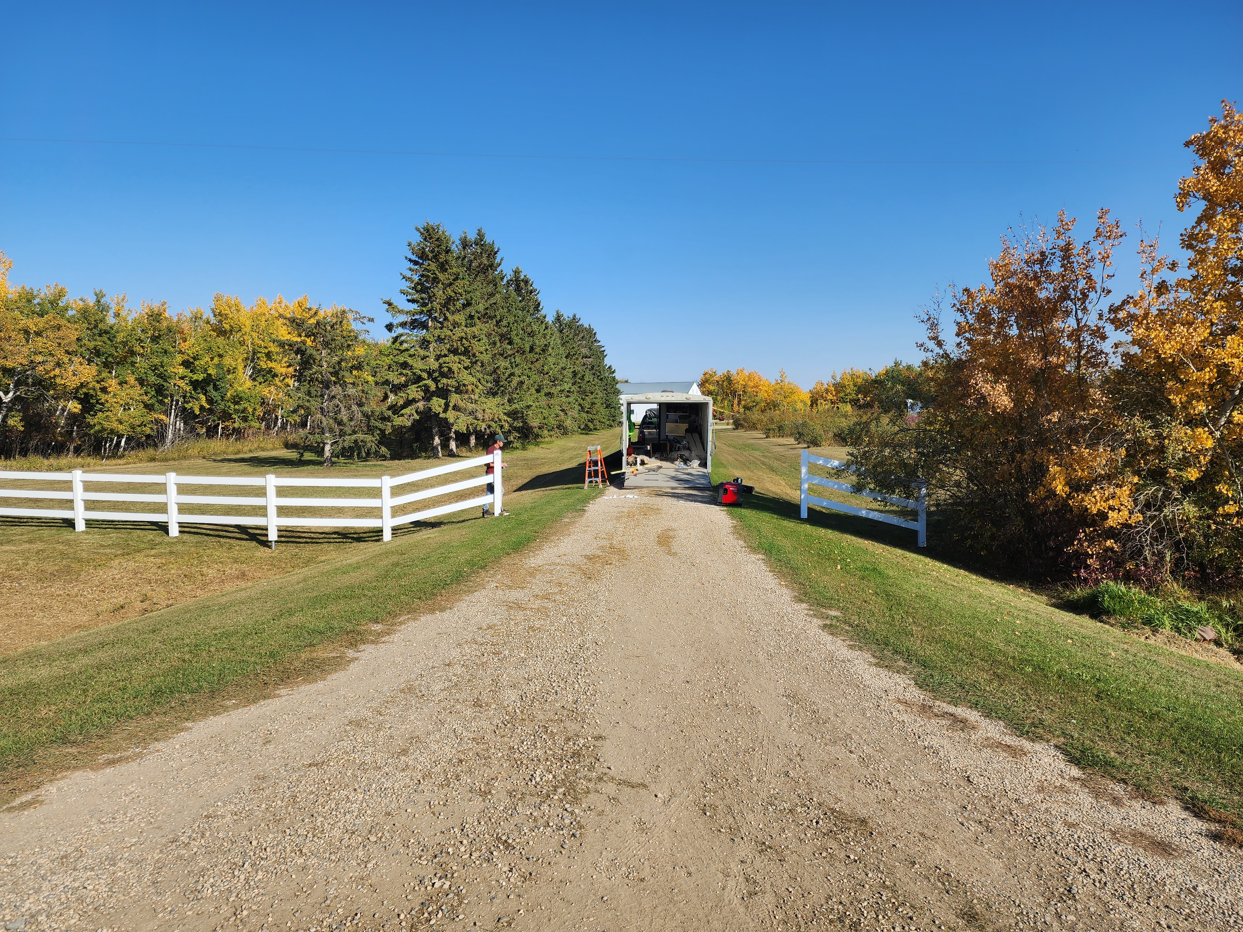 A ranch style fence installatio